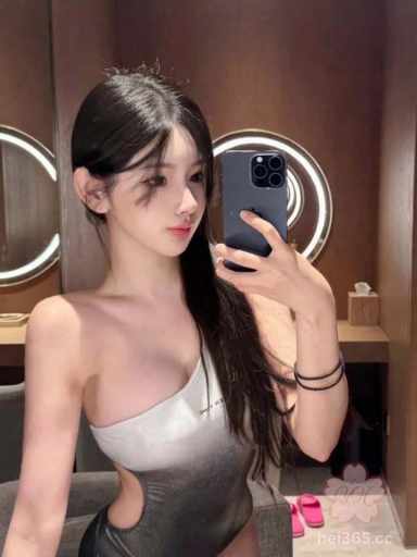 推特极品女神 紫蛋 蜂腰美腿浑圆巨乳 黑丝搭配华伦天奴 骑乘观音坐莲如同榨精尤物 2