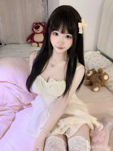 推特福利姬荔枝，粉丝私拍定制流出，极品萝莉巨乳诱人十足，闺房自慰大秀嫩穴！ 1
