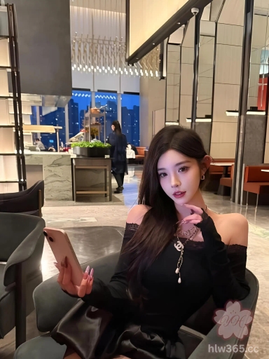 抖音30万粉丝网红 林祉小言 直播时露点 奶头超级粉嫩 流量密码拿捏的死死的！ 1