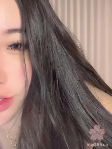 抖音30万粉丝网红 林祉小言 直播时露点 奶头超级粉嫩 流量密码拿捏的死死的！ 3