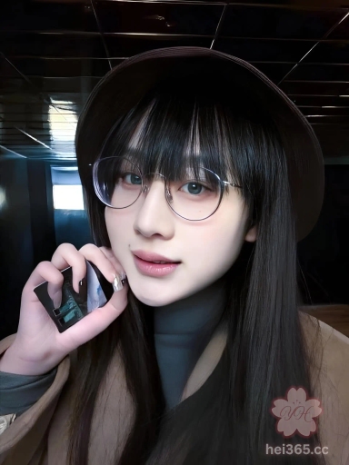 全网首发 还是留学生玩的花 绿帽老公分享自己颜值很高的英国留子眼镜妹范黎多姿势爆操 三洞齐开！ 2