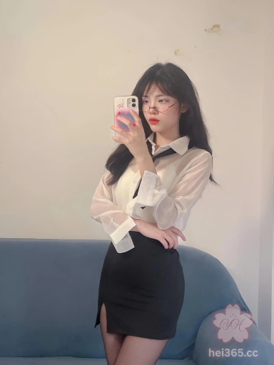 第一视角拍摄办公桌前后入猛操性感大屁股 黑丝翘臀高难度姿势堪称移动飞机杯 后入控必看！ 3