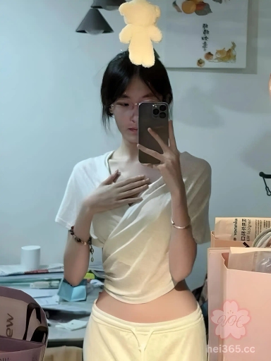 山西太原第二外语学校王心瑶 清纯反差眼镜妹 私下变母狗 揉胸拍视频献金主 粉嫩奶子超诱惑！ 1