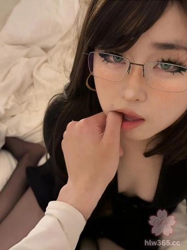 微胖女神阿黑颜母狗痴女班长白衬衫黑丝眼镜娘 暗恋清纯班长家中约会 火辣反差掀翻你的幻想 3