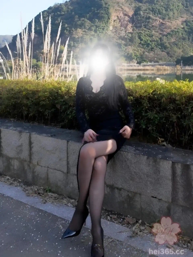 极品巨乳人妻 小烤肉与烤肉爸爸私拍福利视频曝光 口爆吃精液舔假屌 尽显淫靡本色！ 3