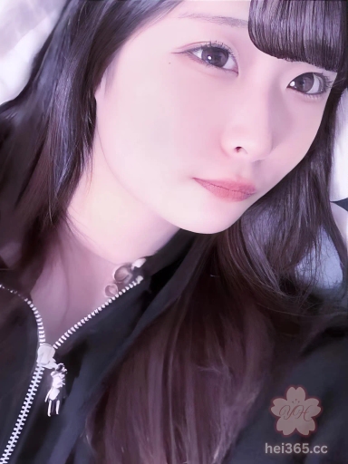 可爱的棕色长发姐姐手淫 抠逼自慰 脸穴同框 近距离扒穴 大量裸照 自慰视频流出！ 1