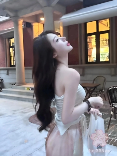推特红人 冰美式 再次点燃网络，以其大胆约炮极品小模特的香艳故事 1