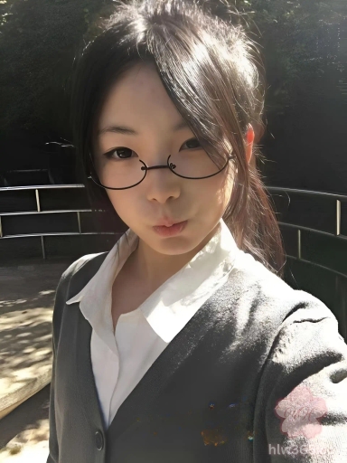 独家爆料 沈阳市铁西区极品嫩妹 张瑶瑶 为换游戏皮肤楼道露出 金主胯下的小母狗激情口交！ 2