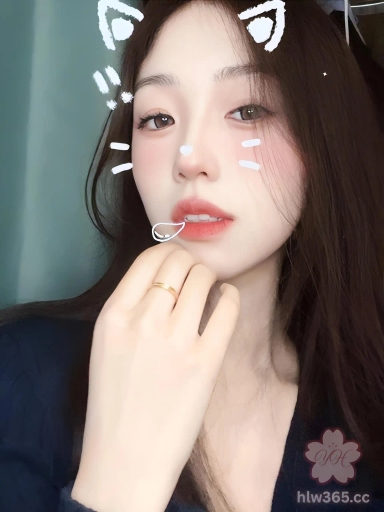极品颜值的护士妹妹上厕所尿尿被偷拍泄密到网上，颜值和身材确实不赖 1