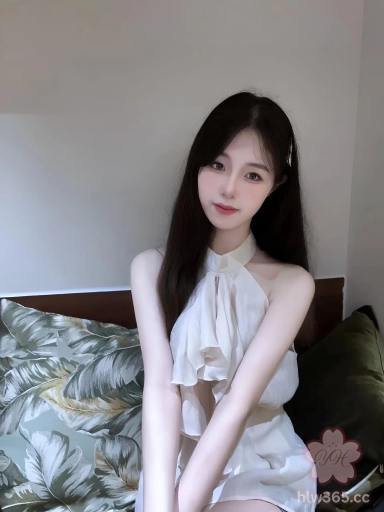 极品颜值的护士妹妹上厕所尿尿被偷拍泄密到网上，颜值和身材确实不赖 2