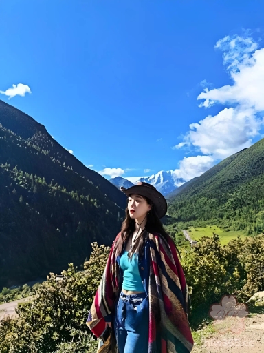 极品女大学生 客厅穿高跟鞋拍私密照 漏奶自拍抠逼自慰 骚气外露 反差母狗本性一览无遗 2