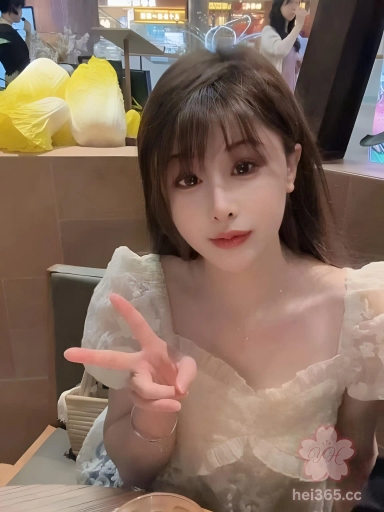 独家爆料，瓜友投稿曝光杭州上城区24岁外围女自拍视频，视频中她巨乳翘臀骚逼淫水狂喷! 1
