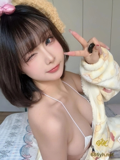 最近超火的coser女神 yuuhui玉汇 丁字内裤紧勒白虎骚穴 疯狂抖动嫩乳 每一帧都是极限魅惑! 1