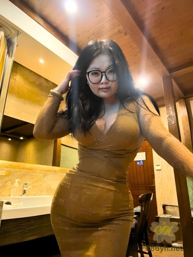 抖音超骚贱母狗 梨梨 巨乳肥臀眼镜反差母狗性爱 疯狂骑乘大屌 在肥臀的映衬下男主显的非常的小！ 2