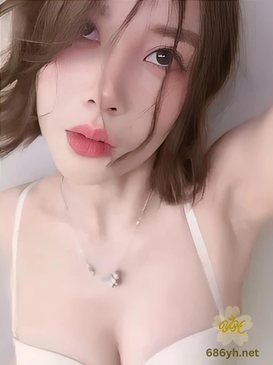 推特短发女神 王火锅 全裸一对一连线金主 粉嫩水滴奶子让人垂涎 1