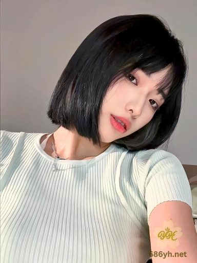 抖音10万粉丝高颜值网红 小黑马 直播的时候不慎意外露奶走光光速下播 还是被录屏后流出！ 1