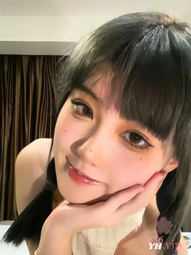 年度神仙级颜值的反差婊小仙女 人前的女神 你永远也看不到你的女神都骚 但你能看她的性爱视频！ 1