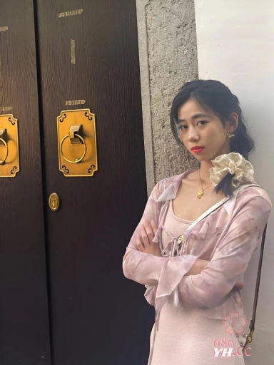 体育生阡阡一字马全裸倒立，展示火辣曲线柔美身姿释放女大学生性感魅力！ 1