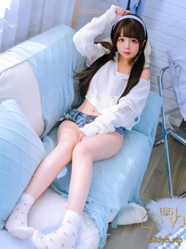 02年人气COSER 日奈娇 娃娃脸娇小萝莉百里挑一 尺度全开娇乳美鲍一览无余！ 1