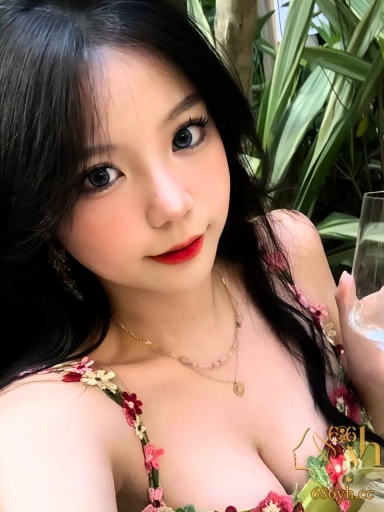 广东工商职业技术大学 反差骚逼 张梦诗 被曝光！现在人在肇庆 穿着各种情趣装被猛操！ 1