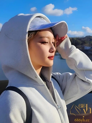 韩国kpop组合幻蓝小熊成员 媛媛 演唱会中不慎走光露奶！这乳晕还挺黑呢 平时没少被财阀操吧？ 3