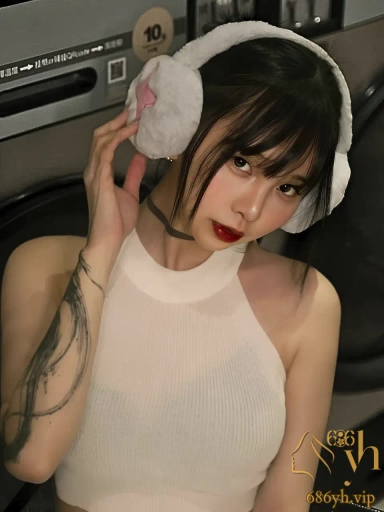 20万粉丝 大奶模特 早期私密视频曝光 露脸揉奶自慰反差炸裂 私下骚劲让人彻底上瘾！ 2