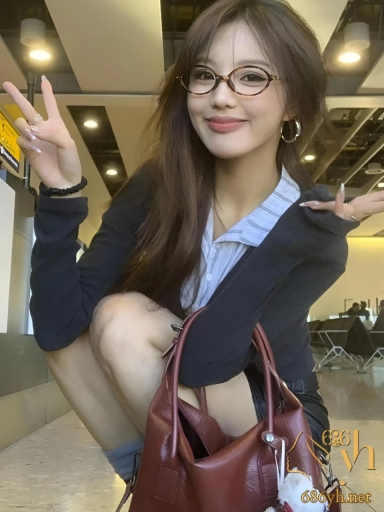 山西女大学生 廖晓文 私拍泄密！清纯眼镜妹被男友调教成母狗 户外裸趴公园野战后入爆操到尖叫求饶！ 1