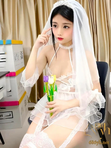 【推特 喵四】剧情露脸紫薇+露点婚纱剧情紫薇 你们要的穿着婚纱的萝莉来了 2