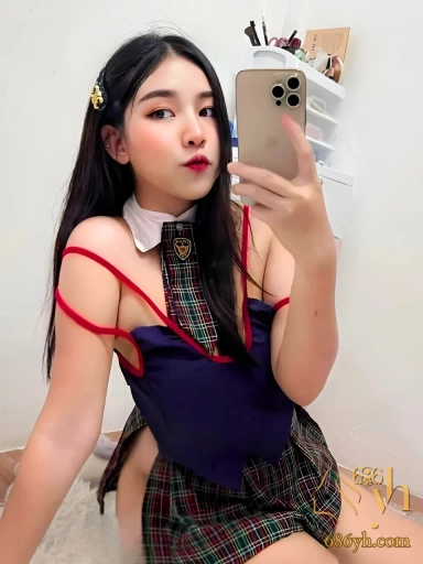 新加坡网红 meilii98 极品肥美人妻身材太犯规了 带毛线头套啪啪太搞笑了吧！ 3