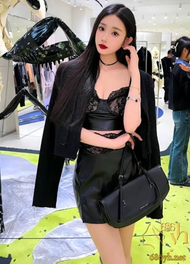 高潮瞬间视频大合集 第七弹 丰乳肥臀的小母狗 被踩头后入爆操 小穴淫水喷出三米多高 十分的刺激 3