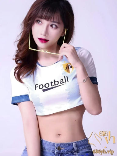 清纯窈窕身材美少女 拍摄足球宝贝写真没钱付 只能肉偿摄影师 女上位淫穴爆吸肉屌 操得妹妹喊救命 3