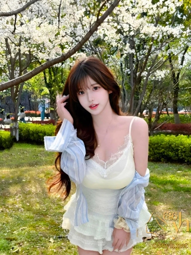 广州高颜值美少女 张欣蕾 白天西装白领人模狗样 晚上居家拍片裸舞自慰卖骚捞金 1