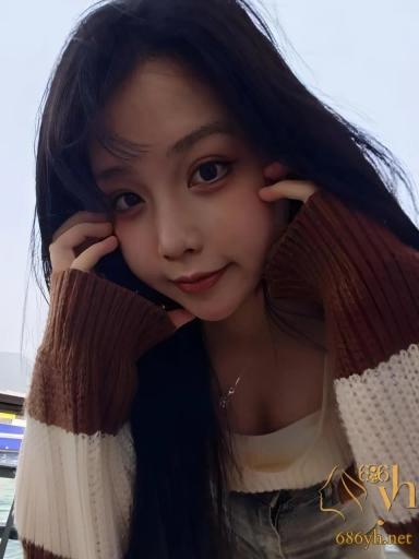 武汉大学大一学妹 章含之 白天装纯情乖乖女哄男友 晚上校外外围卖逼被金主各种姿势玩弄 3