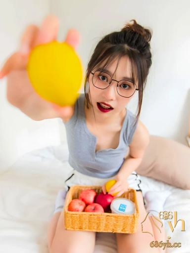云南大理导游小美女 吴梦 献身帅气旅客 白天甜美伴游 晚上化身骚浪母狗 2