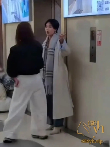 杭州四季青老板娘 二姐 怒撕小三 楠楠 8年老员工怀孕索20万打胎费 当场互殴撕头发 视频火爆全网！ 1
