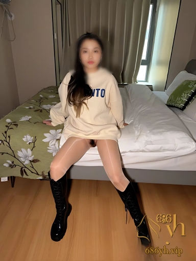 网黄微剧情 夜未央 丝袜小淫妻原创酒店丝袜小淫妻大胆变装摄影师诱惑肉棒猛干到腿软 2