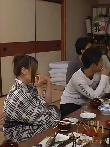 日本淫乱AV 同学聚会变群P乱交现场 从温泉到榻榻米昔日乖乖女同学被操成公共肉便器 2