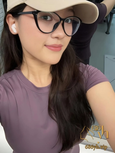 顶级反差少妇 钟吴艳 在抖音和炮友聊骚 激动之际裸露骚逼 饥渴母狗实锤 1