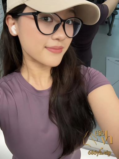 顶级反差少妇 钟吴艳 在抖音和炮友聊骚 激动之际裸露骚逼 饥渴母狗实锤 3
