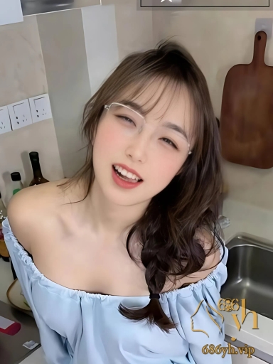 抖音网红 小团嫂 定制福利合集 身穿制服丝袜摆弄骚姿 丰满酮体扭动诱人无比 2