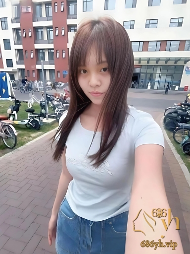 贵州大一新生 沈菲 为借钱浴室脱光尿尿表演 手指猛插粉穴自慰 淫靡又反差！ 2