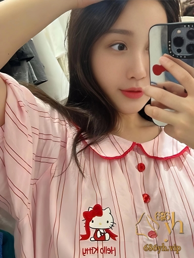 巨乳微胖小网红 bivi 酒店无套做爱 超高颜值口技一流 主动侍奉惨遭猛干 3