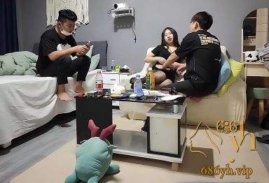 精神小伙约丰臀妹子 让好兄弟实战猛操围观指导 兄弟情羡煞旁人 1