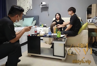 精神小伙约丰臀妹子 让好兄弟实战猛操围观指导 兄弟情羡煞旁人 2