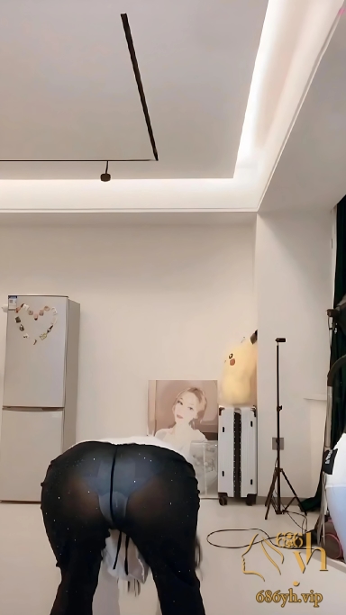 抖音网红 丁姐 直播闪现走光 美腿白嫩修长 翘臀圆润无敌 完美身材令人血脉喷张！ 3