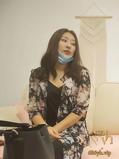 千人斩探花 约操超美少妇 玩大屌爱不释手 竟舔到小穴流水主动求操 1