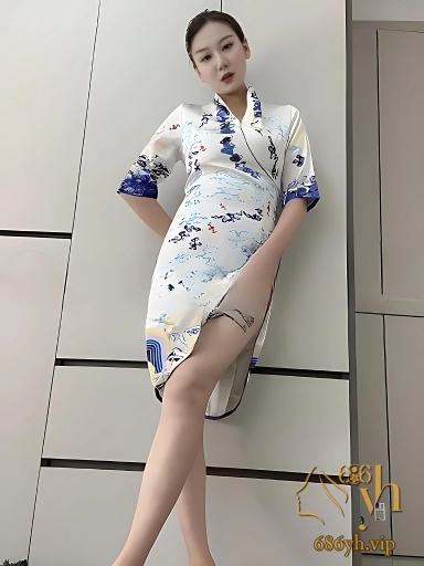 极品网红主播 迷人奈 高价定制 空姐特殊服务 身穿情趣战袍自慰挑逗 性感撩人！ 1