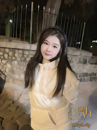 山东财经大学 彭瑾瑜 女神被金主狗链调教 跪地叼鸡巴猛吸求肏！ 1