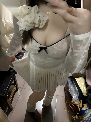 乱伦大神 迷人姐姐的性生活 半夜偷偷跑进骚姐姐的房间摸她逼逼 帮我手责榨精！ 1