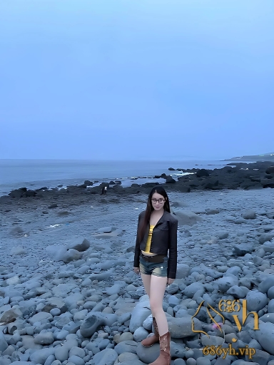 十个眼镜九个骚 江西武功山眼镜妹 赵艺欣 反差骚浪私密视频流出 太会玩了！ 2